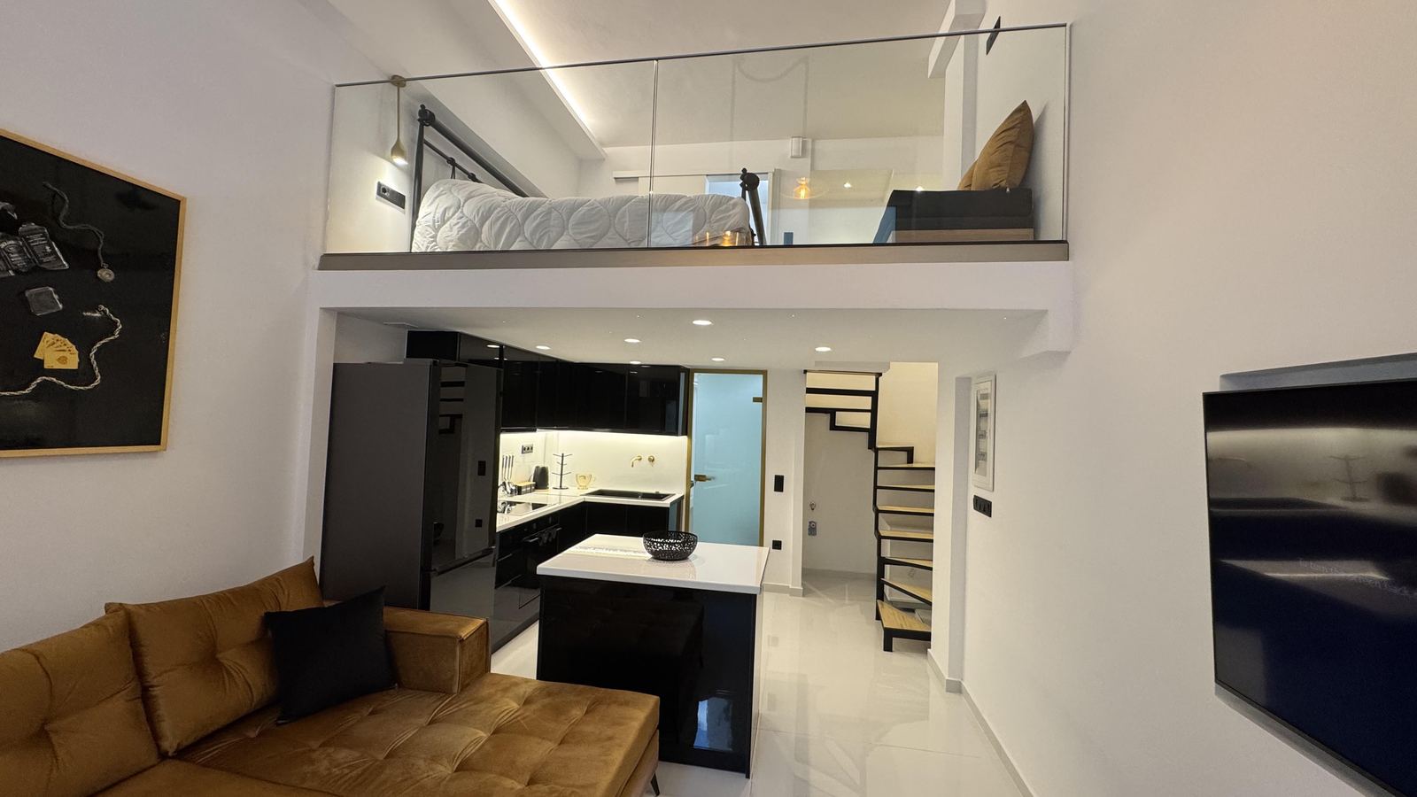 Ανακαίνιση loft με πατάρι, κουζίνα και σαλόνι – Περιστέρι